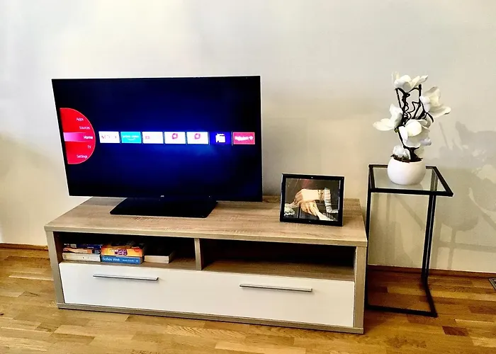 2 Bedroom Next To Metro U1 And Pr Garage Vienna