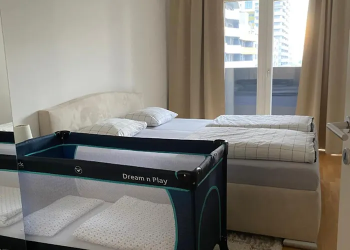 Apartment 2 Bedroom Next To Metro U1 And Pr Garage *