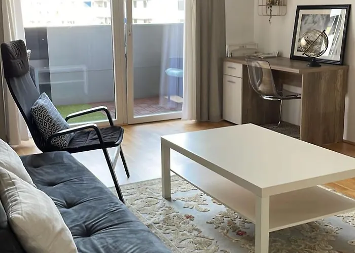 2 Bedroom Next To Metro U1 And Pr Garage Apartment *